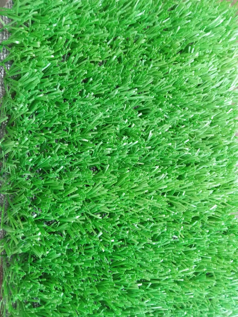 چمن مصنوعی ۱۵ میل تک رنگ